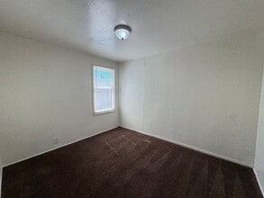 209 Warren Ave in Bakersfield, CA - Building Photo - Building Photo