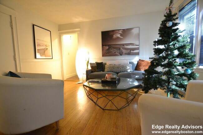 63 Euston Rd, Unit 2 in Boston, MA - Building Photo - Building Photo