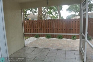 6001 Red Plum Ct in Tamarac, FL - Building Photo - Building Photo