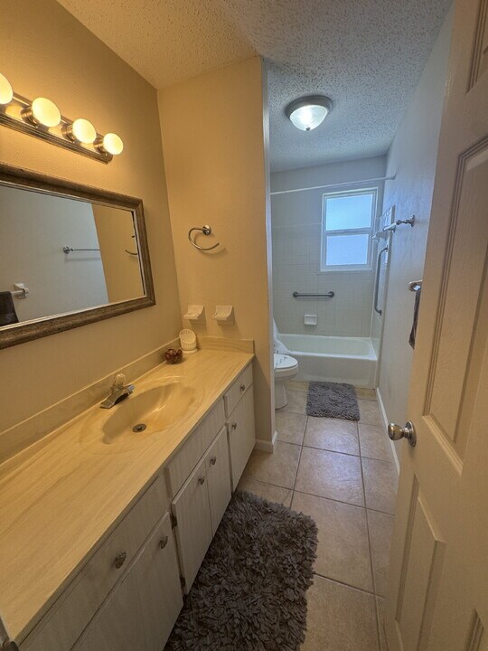 7 Bristol Ln in Ormond Beach, FL - Building Photo