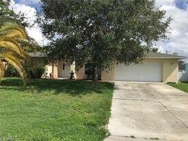 1139 SW 43rd St in Cape Coral, FL - Building Photo