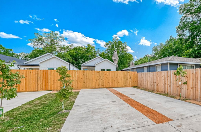 8424 Wileyvale Rd in Houston, TX - Foto de edificio - Building Photo
