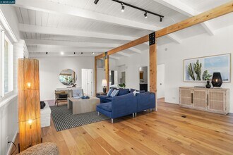 5915 Alhambra Ave in Oakland, CA - Building Photo - Building Photo