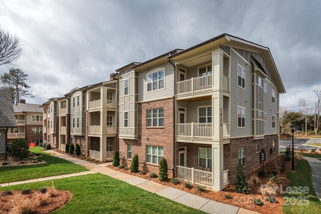1021 Glenn Valley Ln in Indian Trail, NC - Building Photo