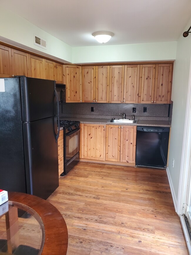 717 Willow St, Unit 2B in Lansdale, PA - Building Photo - Building Photo