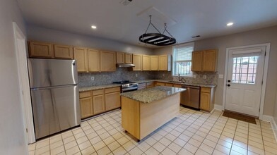 Stunningly renovated Bloomingdale townhous in Washington, DC - Building Photo - Building Photo