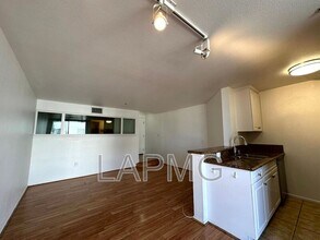 7320 Hawthorn Ave in Los Angeles, CA - Building Photo - Building Photo
