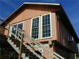 415 Galley Way in Freeport, TX - Building Photo