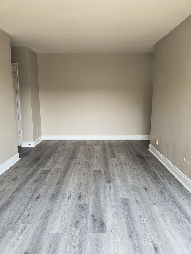 19 Iroquois St in Brantford, ON - Building Photo - Building Photo