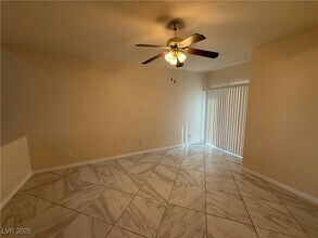5073 Tunnel Falls Dr in Las Vegas, NV - Building Photo - Building Photo