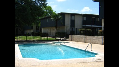 The Park on Bandera in San Antonio, TX - Building Photo - Building Photo