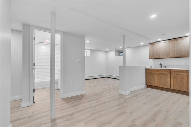 74 Ruthven St, Unit G in Boston, MA - Building Photo - Building Photo