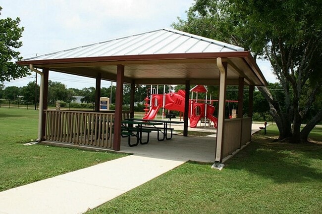 property at 2701 Zanderson Ave