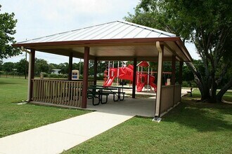 2701 Zanderson Ave in Jourdanton, TX - Building Photo - Building Photo