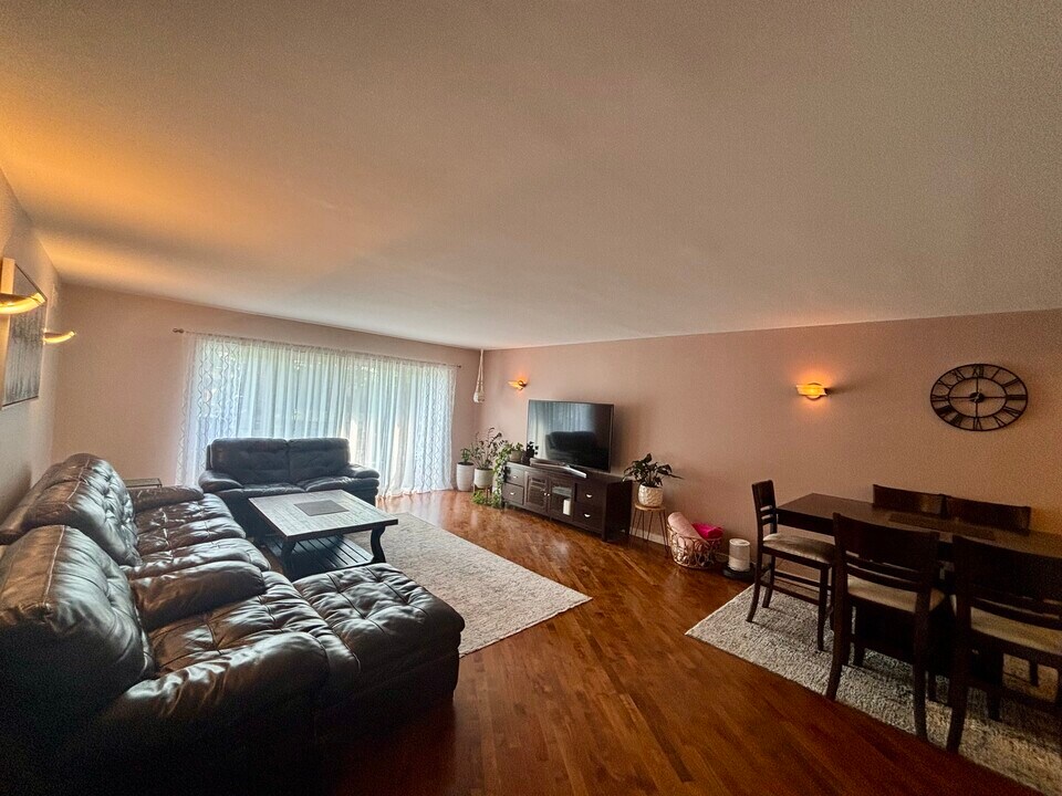 5400 Carriageway Dr in Rolling Meadows, IL - Building Photo