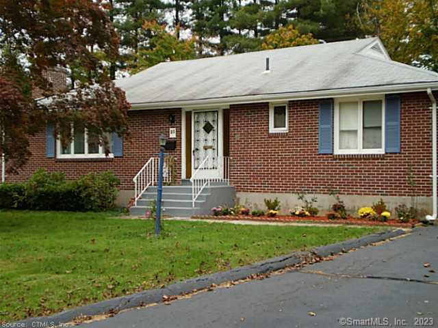 21 Lindy Ln in West Hartford, CT - Building Photo