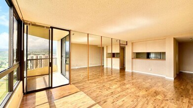 5333 Likini St in Honolulu, HI - Building Photo - Building Photo