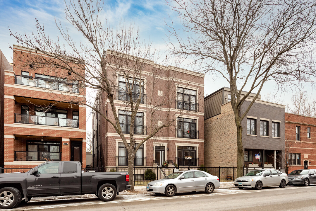 3741-3743 N Damen Ave in Chicago, IL - Foto de edificio