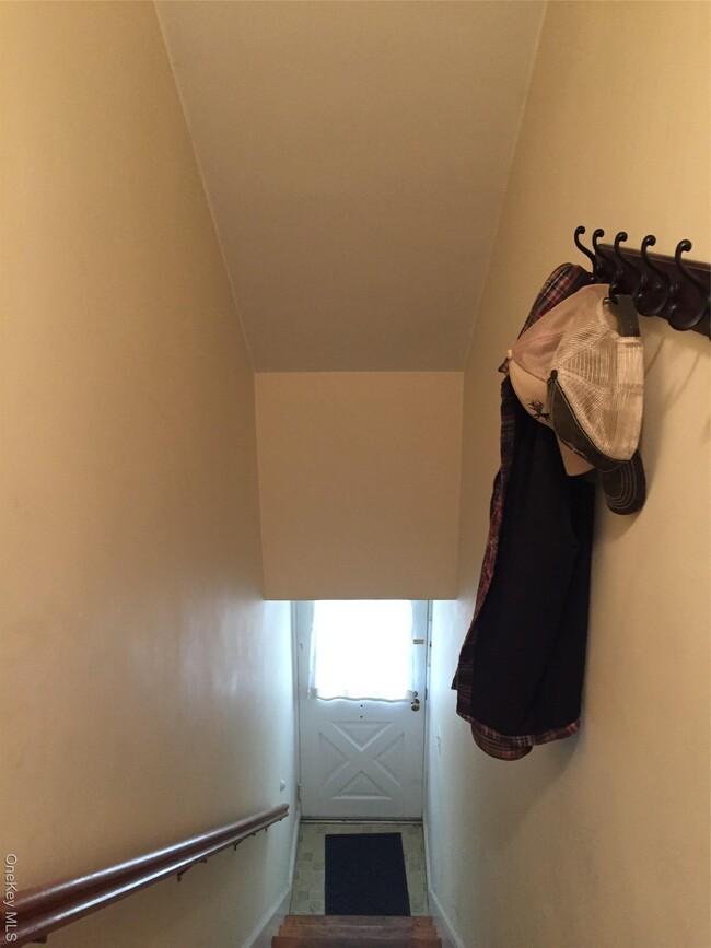 7 Harbor View Rd in Stony Brook, NY - Building Photo - Building Photo