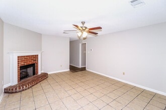 1067 Nolan Ln in Cordova, TN - Building Photo - Building Photo