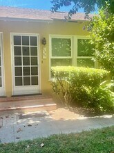 11657 Magnolia Blvd in North Hollywood, CA - Foto de edificio - Building Photo