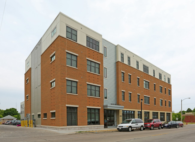 Maskani Place in Milwaukee, WI - Foto de edificio - Building Photo