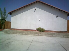 1222 Jeffrey St in Bakersfield, CA - Building Photo