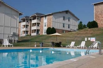 Royal Oaks Apartments in Franklin, TN - Building Photo - Building Photo