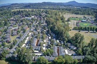 PARKGROVE APARTMENTS in Eugene, OR - Building Photo - Building Photo