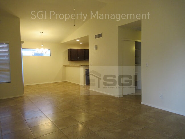 8725 W Bluefield Ave in Peoria, AZ - Building Photo - Building Photo