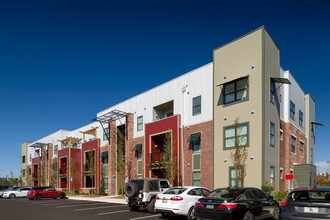 Enclaves at College Town in Tallahassee, FL - Foto de edificio - Building Photo