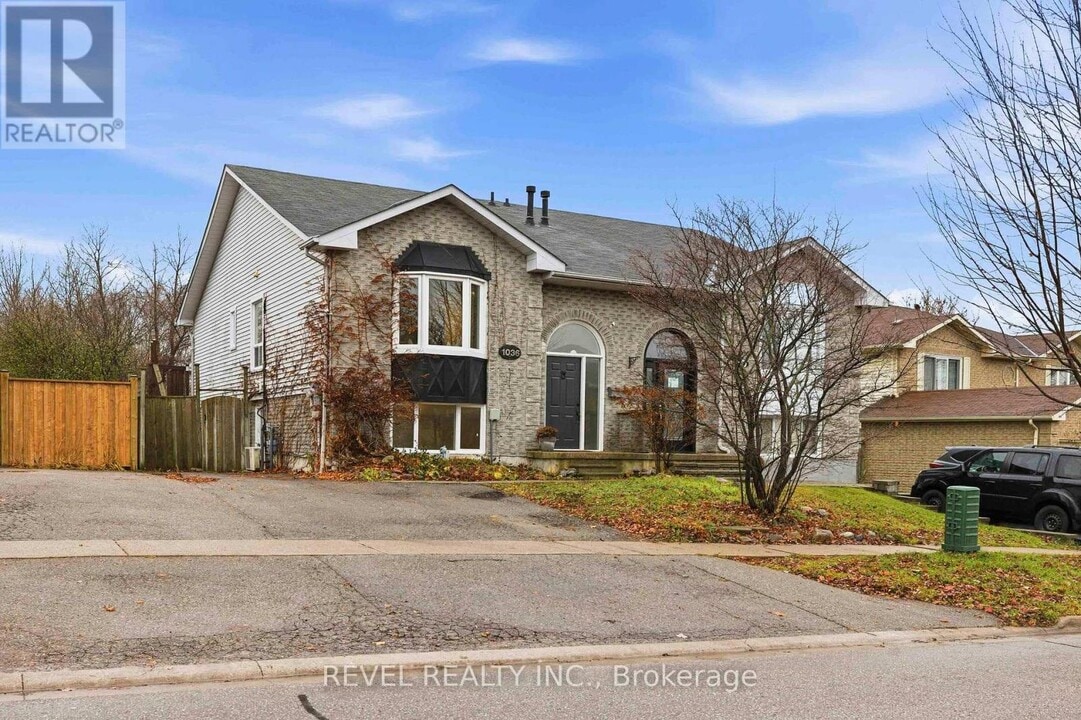 1036 Attersley Dr in Oshawa, ON - Building Photo