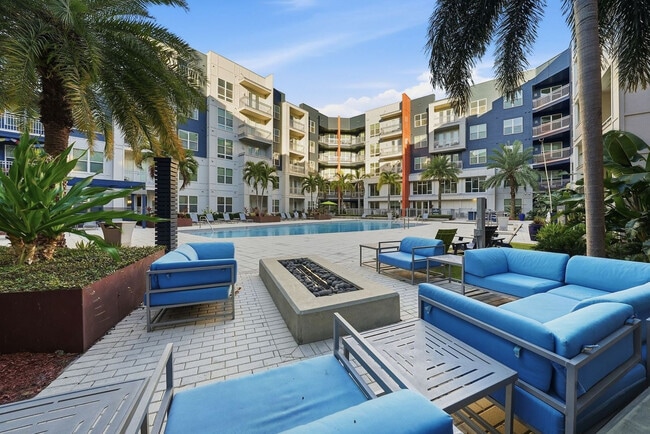 1700 W Cleveland St in Tampa, FL - Building Photo - Building Photo