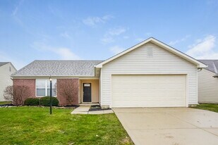 19219 Prairie Crossing Dr in Noblesville, IN - Building Photo