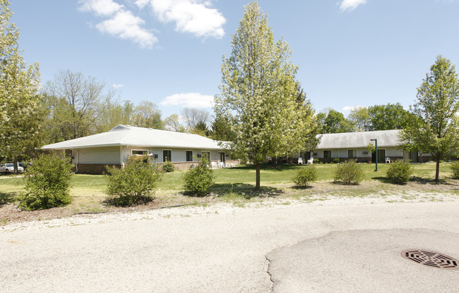 Indian Oaks in Tecumseh, MI - Foto de edificio - Building Photo