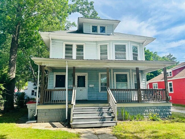 property at 722 E Grape St