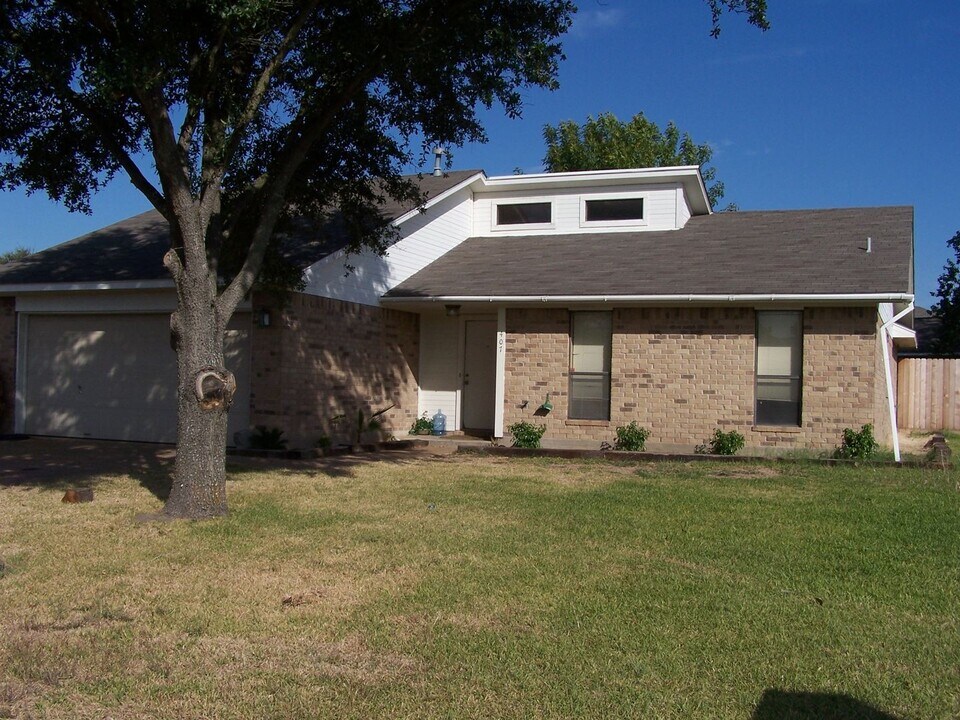 407 Princeton Cir in College Station, TX - Building Photo