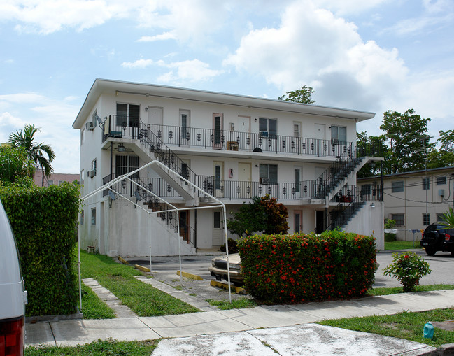 619 SW 7th Ave in Miami, FL - Building Photo - Building Photo