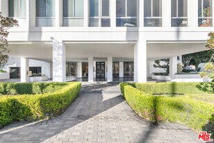 7135 Hollywood Blvd in Los Angeles, CA - Building Photo