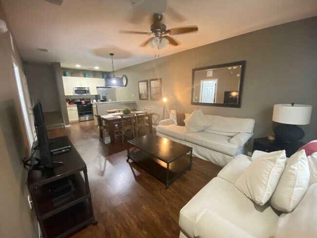 5372 Diplomat Ct in Kissimmee, FL - Foto de edificio - Building Photo