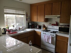 2304 Halsey Cir in Davis, CA - Building Photo - Building Photo
