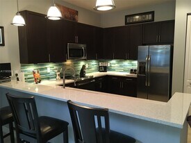 184 W Bay Cedar Cir in Jupiter, FL - Building Photo