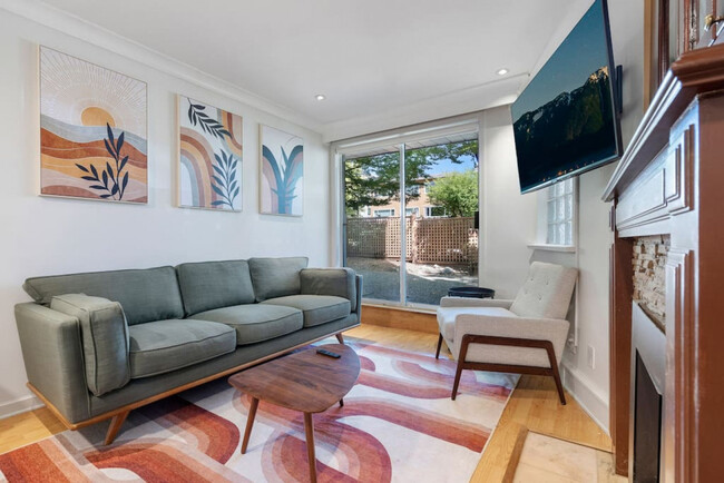 1126 W 11th Ave