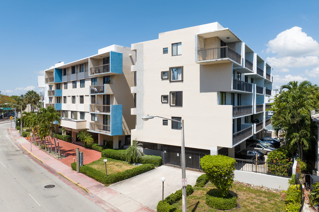 Byron Marina in Miami Beach, FL - Building Photo