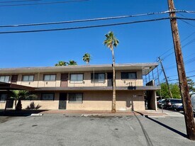 3720 Royal Crest Cir in Paradise, NV - Building Photo