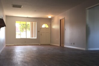 1417 Sweet Briar Cir in Carlsbad, CA - Building Photo - Building Photo