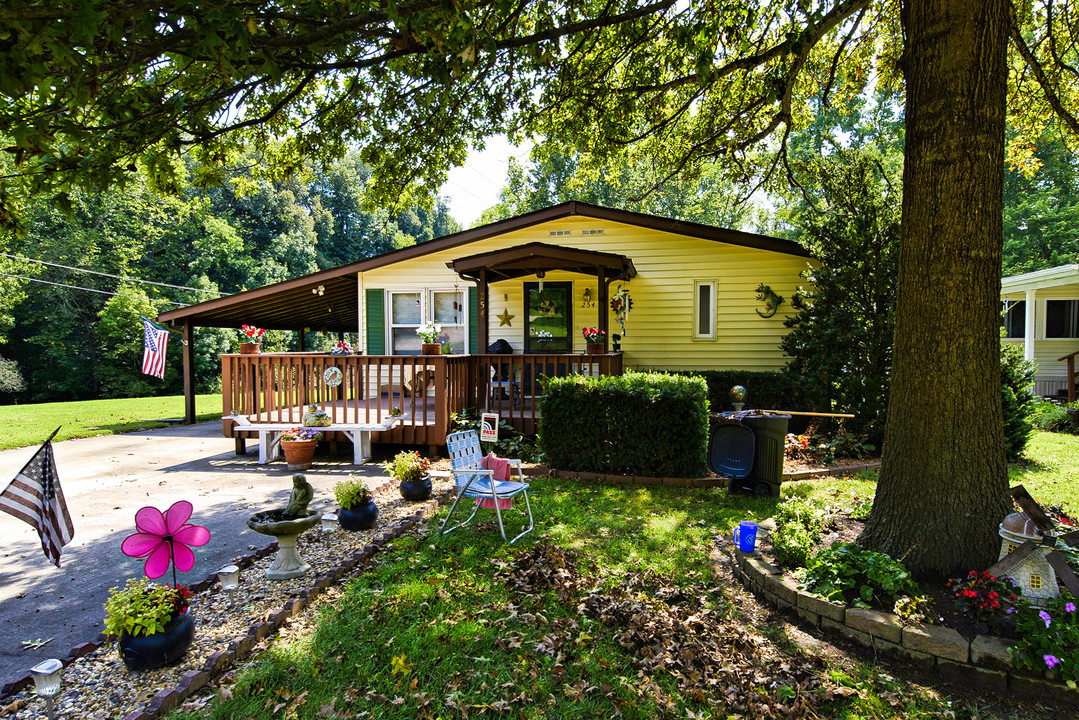 135 Arapaho Drive in Belleville, IL - Building Photo