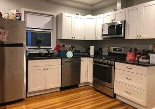 23 Berwick Rd in Medford, MA - Building Photo - Building Photo