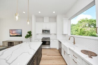 2424 Harrington St in Houston, TX - Building Photo - Building Photo