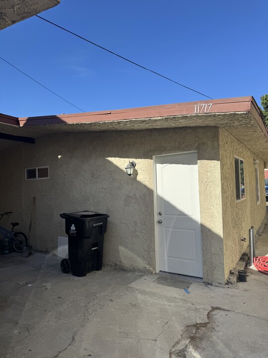 11715 Arminta St in North Hollywood, CA - Building Photo